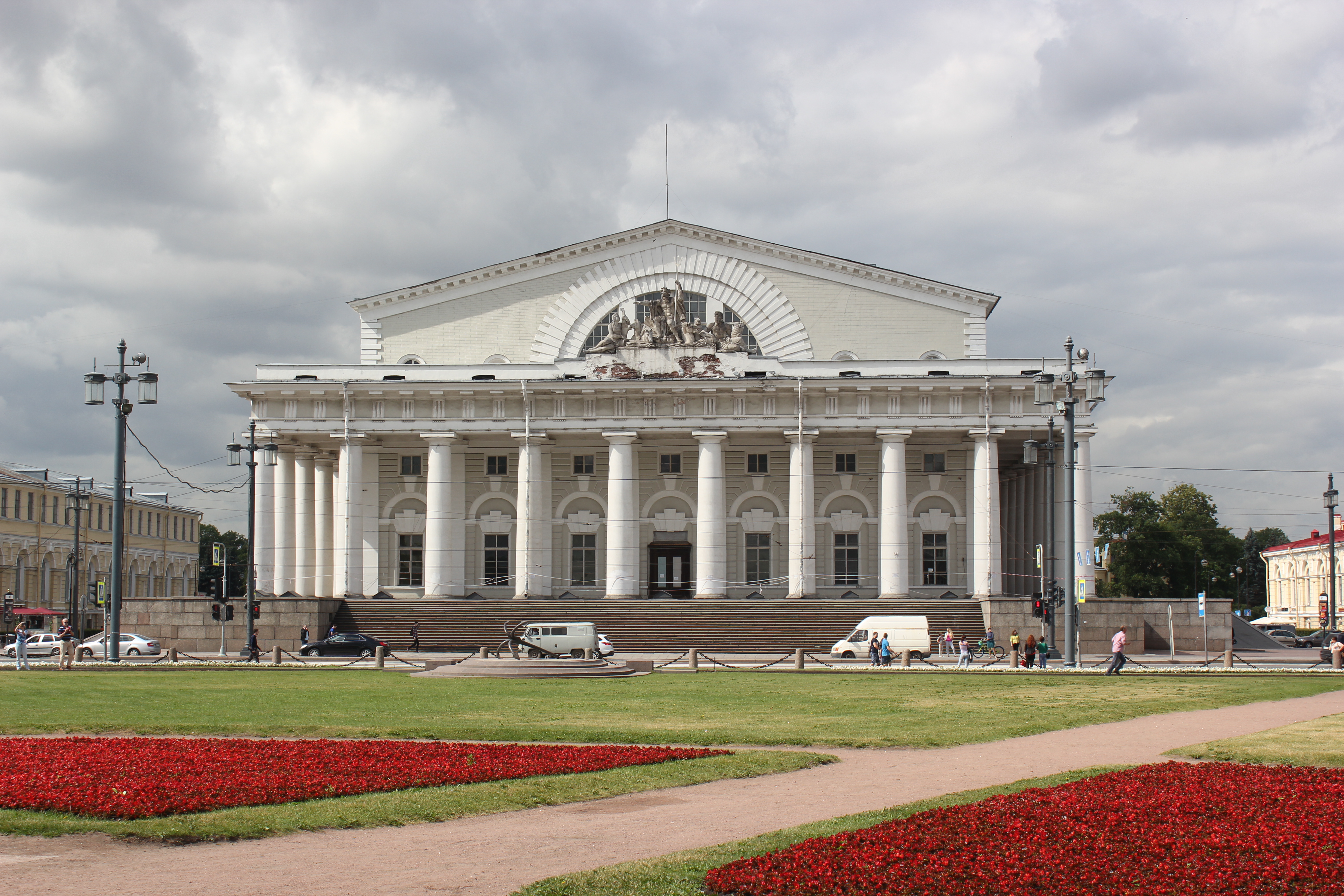 Здания с колоннами в санкт петербурге фото с названиями