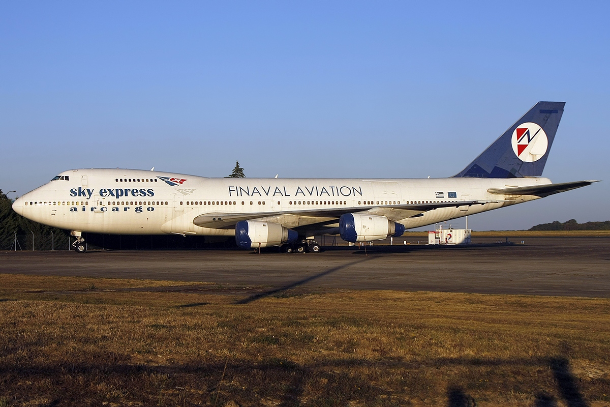 File:Boeing 747-283B(SF), Sky Express Aircargo JP7617604 ...