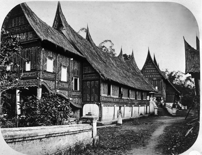 File:COLLECTIE TROPENMUSEUM Minangkabau-huis van Radja 