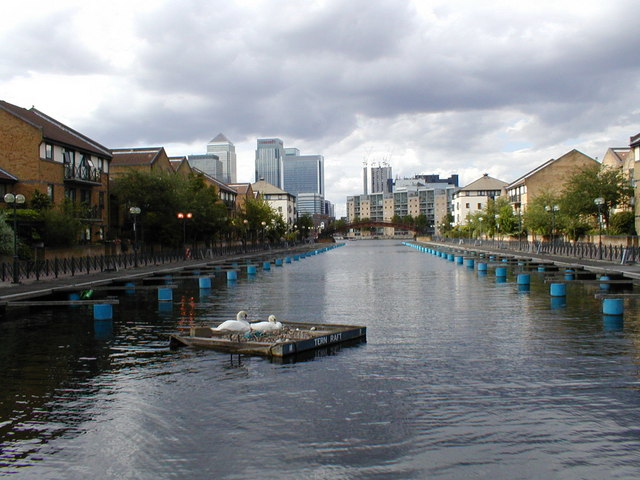 File:Clippers Quay Dock with Canary Wharf in close proximity - geograph.org.uk - 608077.jpg