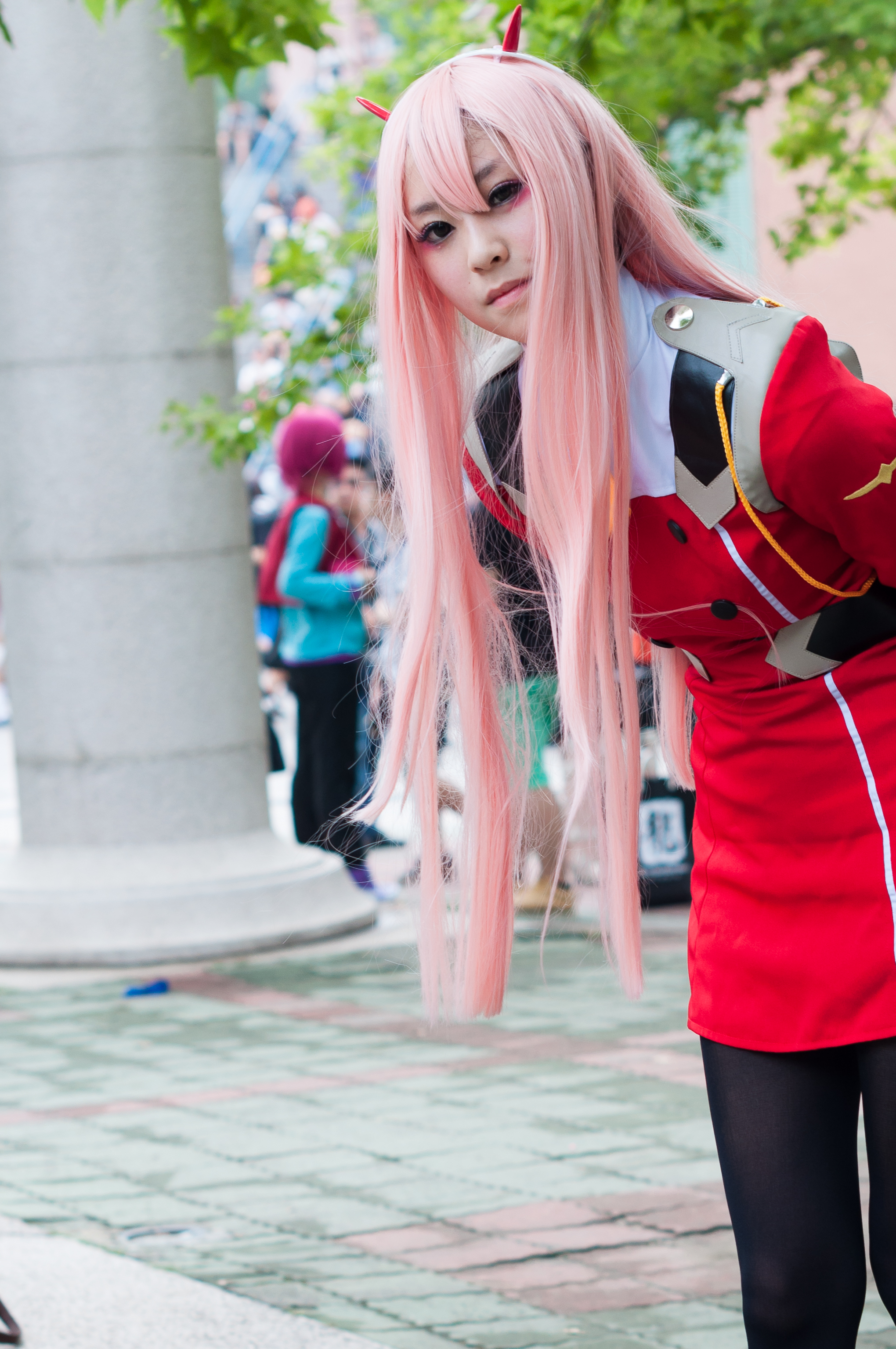 Cosplay show. Darling in the FRANXX 02 косплей. Косплей 002. Zero two косплей. 2д косплей.