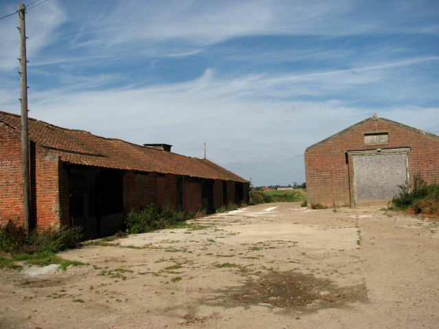 File:Farm buildings near Sutton Hall - geograph.org.uk - 564511.jpg