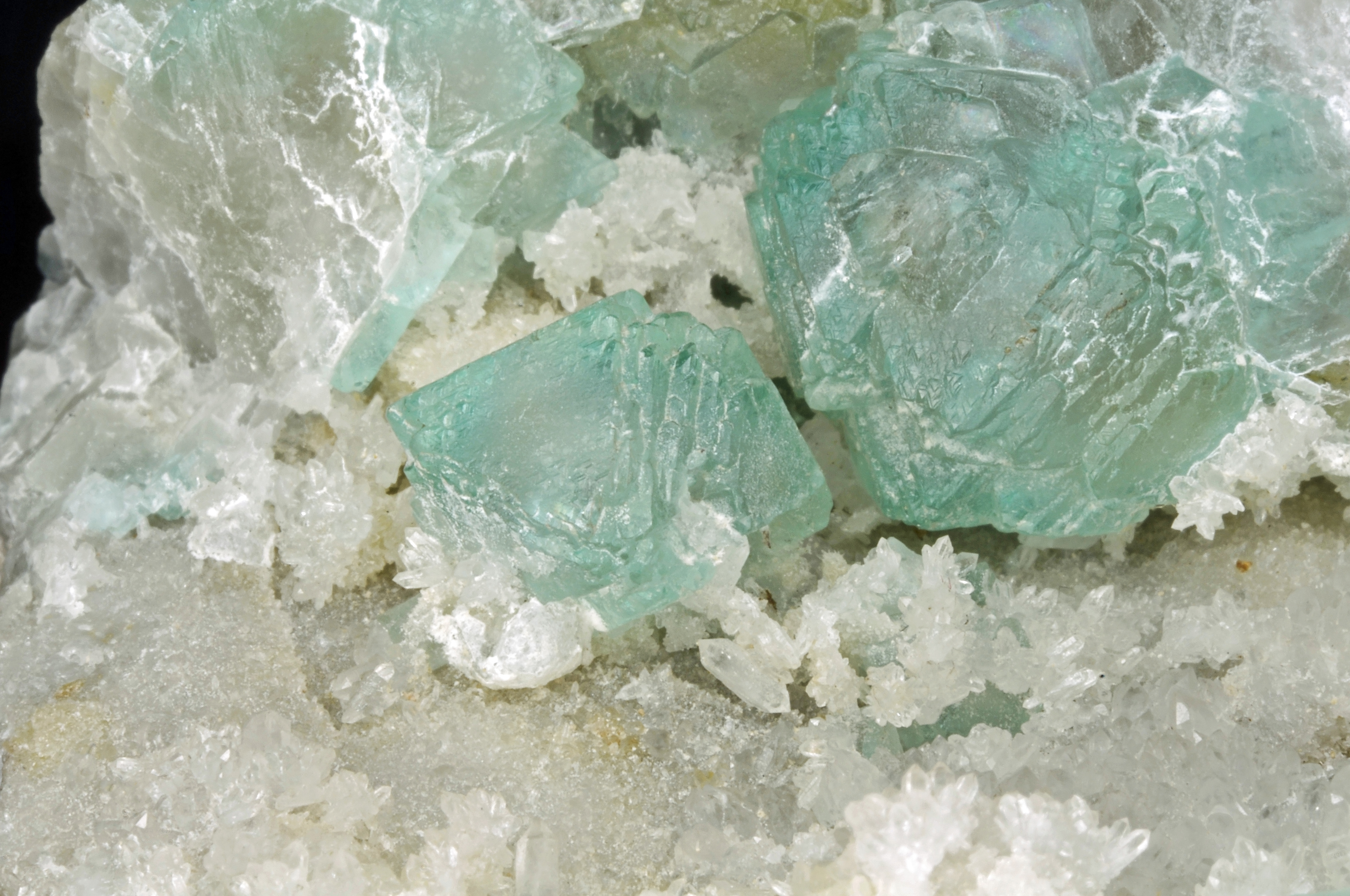 Quartz 3. Fluorine камень. Кварцевая 3. Альстонит. Quartz 3.3.5.