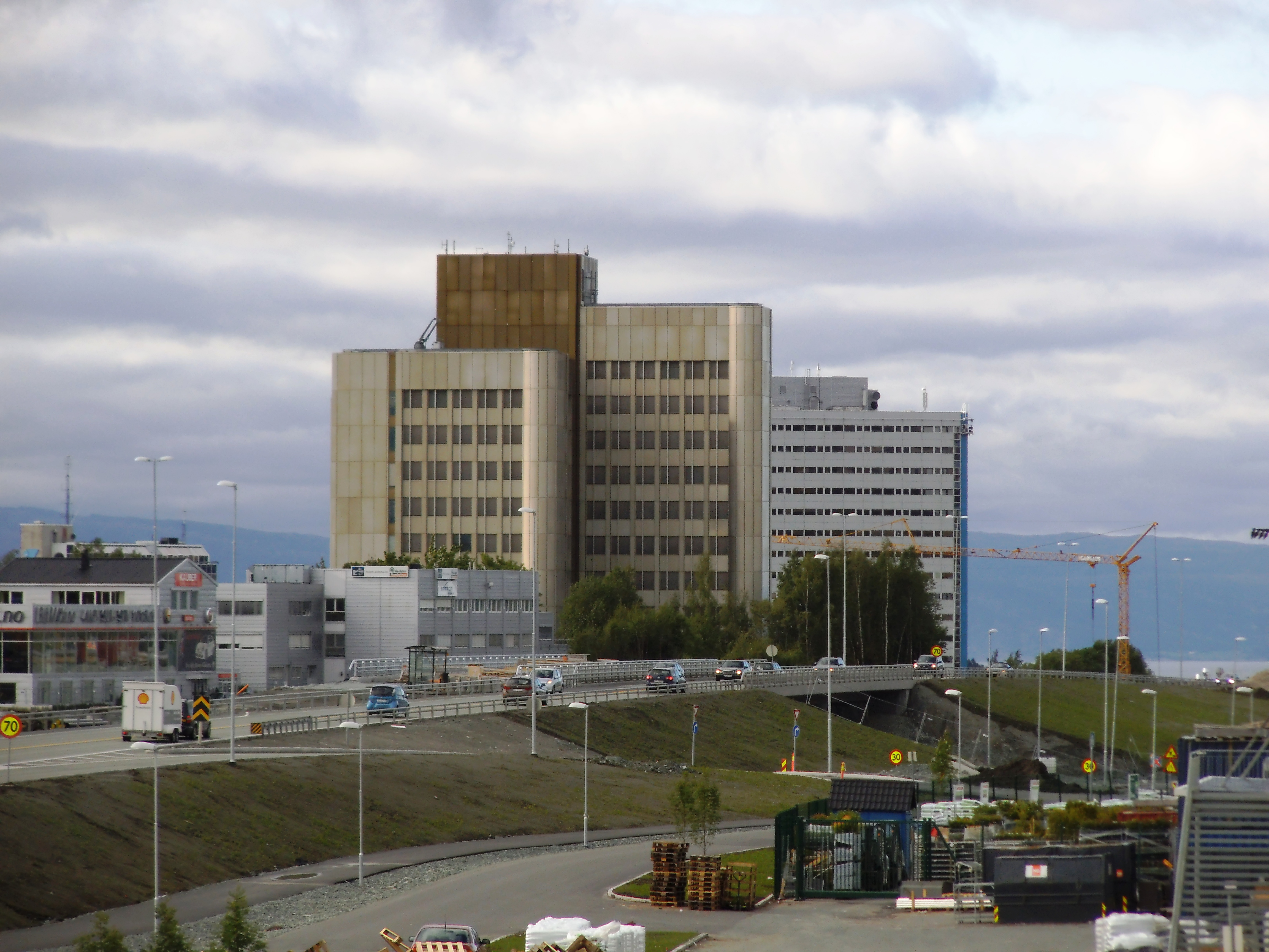 File:Fokus bank-bygget på Rosten, Trondheim (01).JPG ...