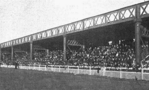 File:Geba tribuna viaducto 1909.jpg