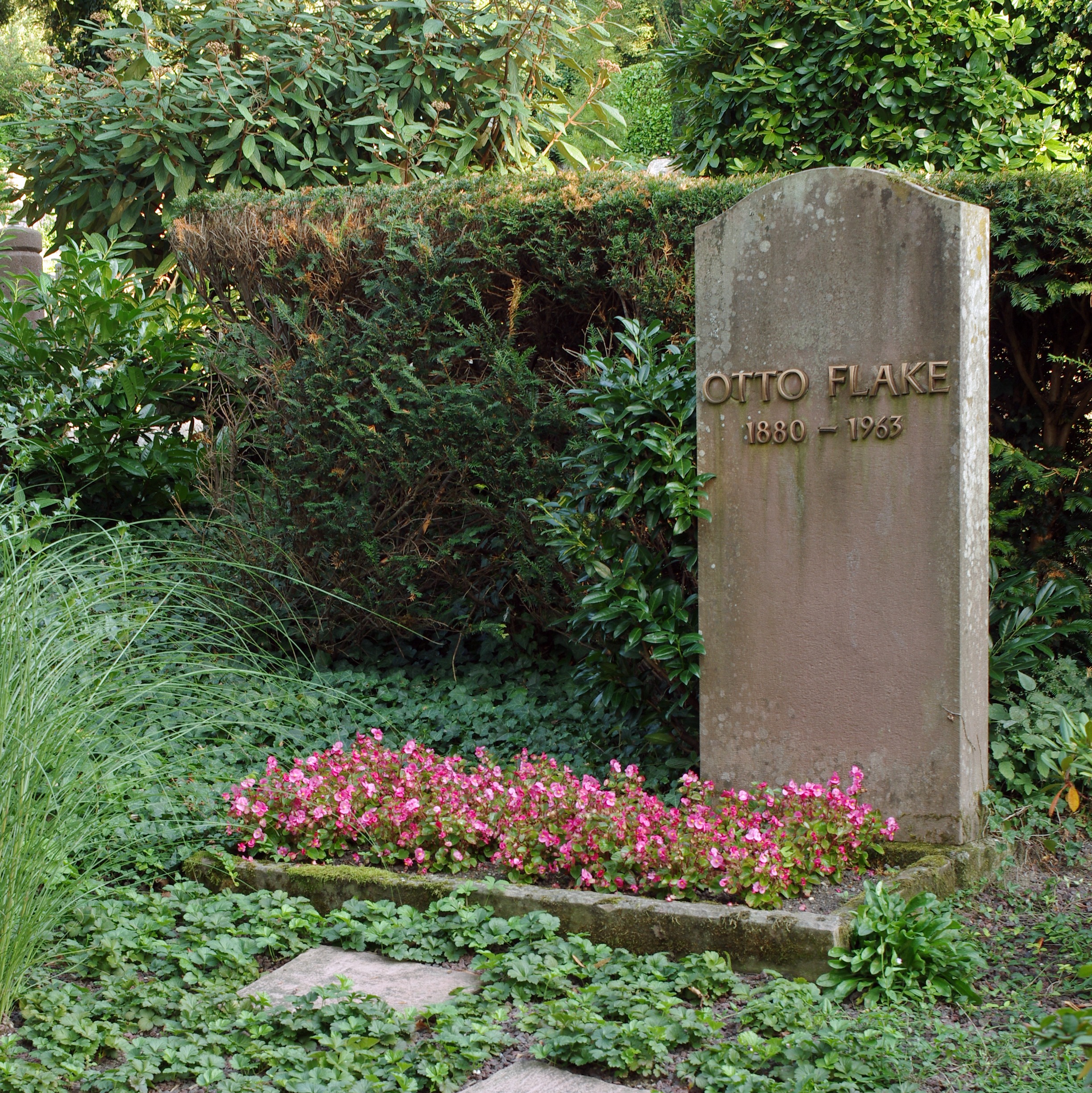 Flake's grave site in [[Baden-Baden