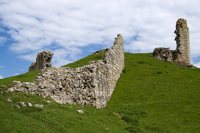 Harbottle Castle (3) - geograph.org.uk - 3471684