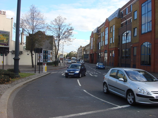 File:Harleyford Road - geograph.org.uk - 1013044.jpg