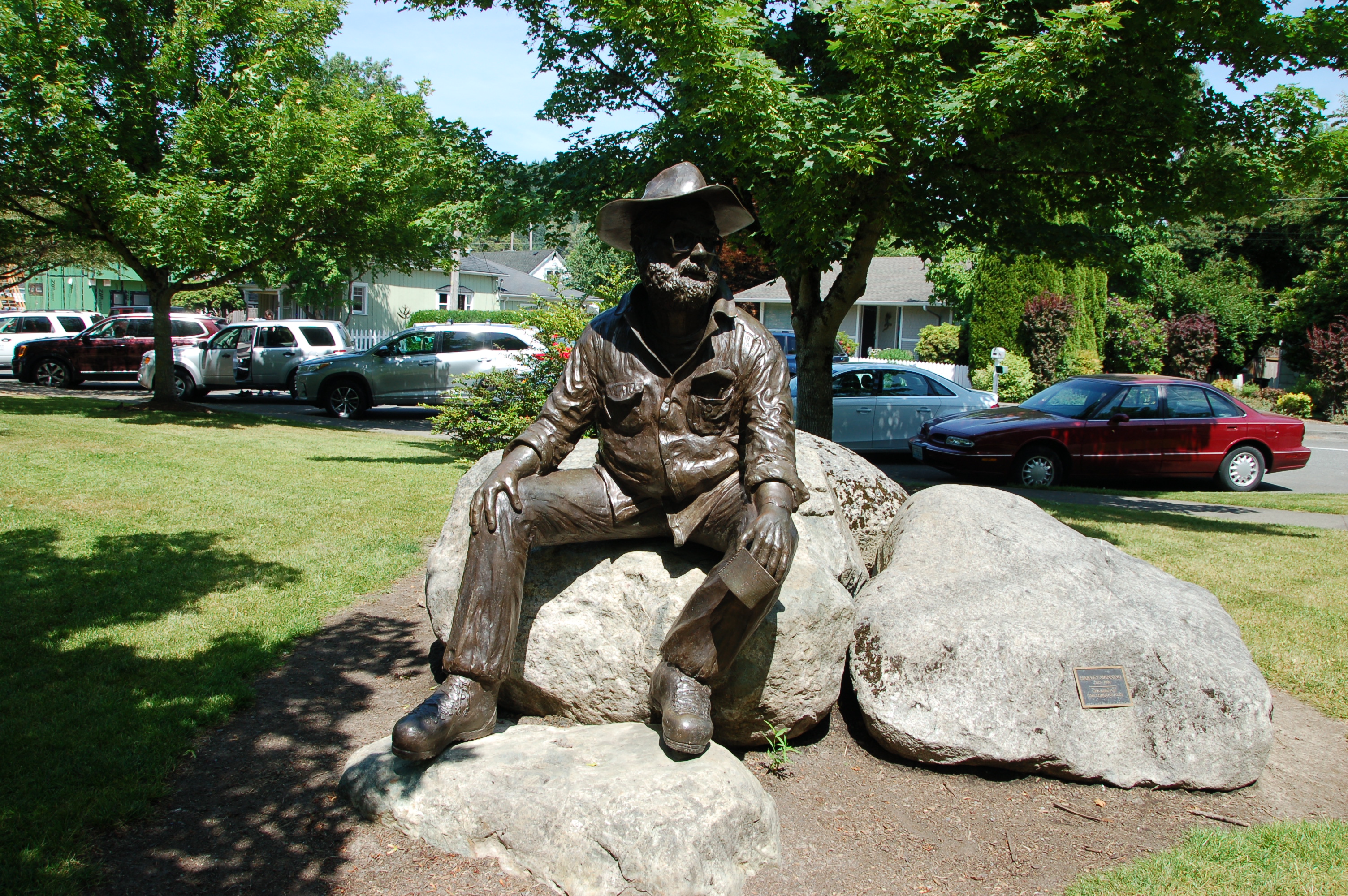 Statue of Manning in Issaquah, Washington