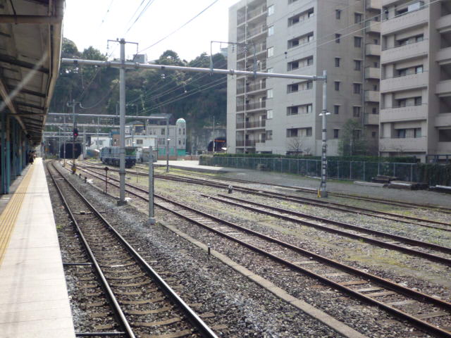 File:JREast-Yokosuka-line-Yokosuka-station 2010-03-17 part3.JPG