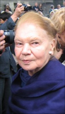 File:Julia Hartwig.jpg