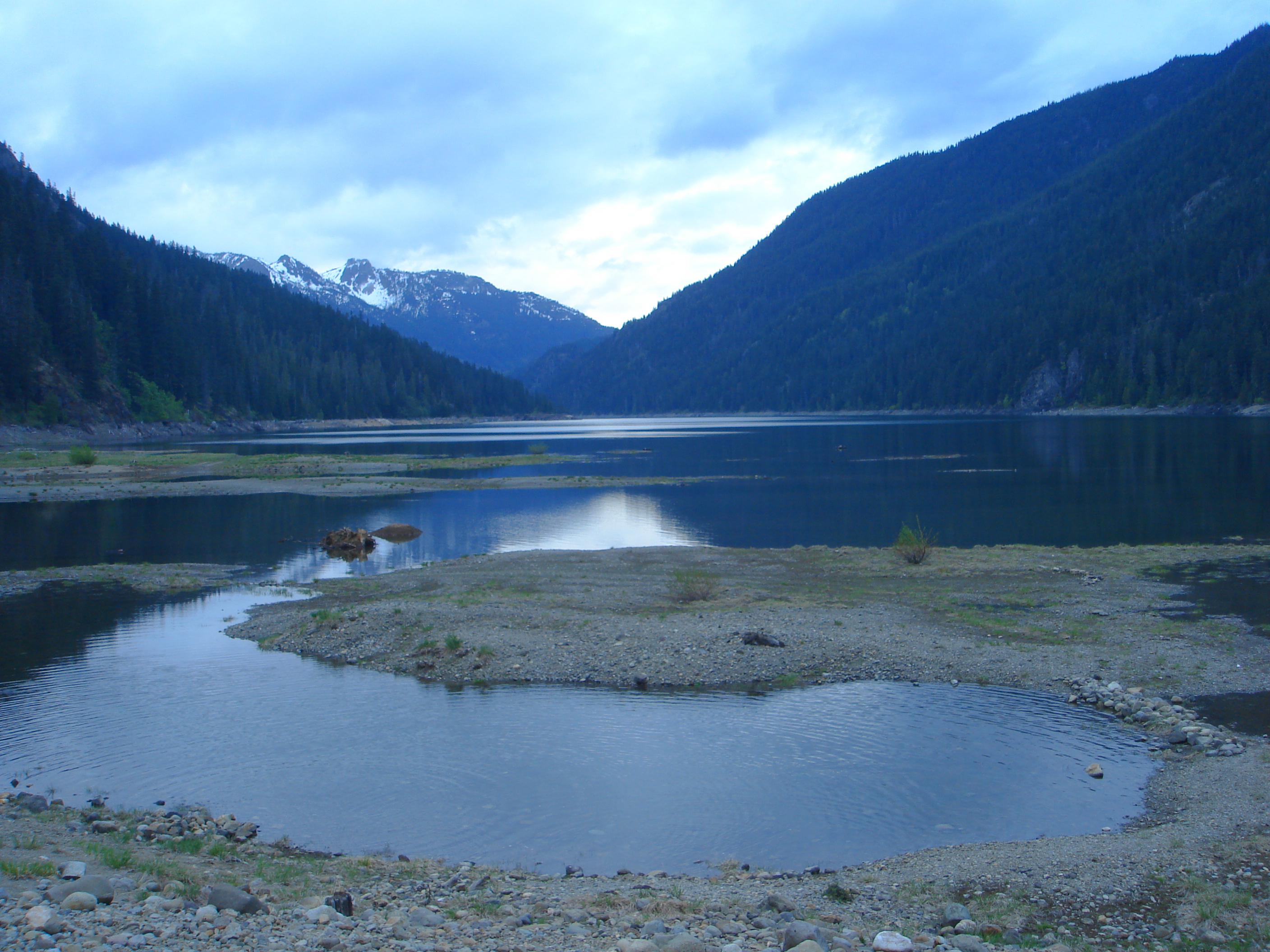 Озера по величине. Озеро Кичелус, США. Озеро Марьют. Озеро Эяси. Cle Elum Lake.