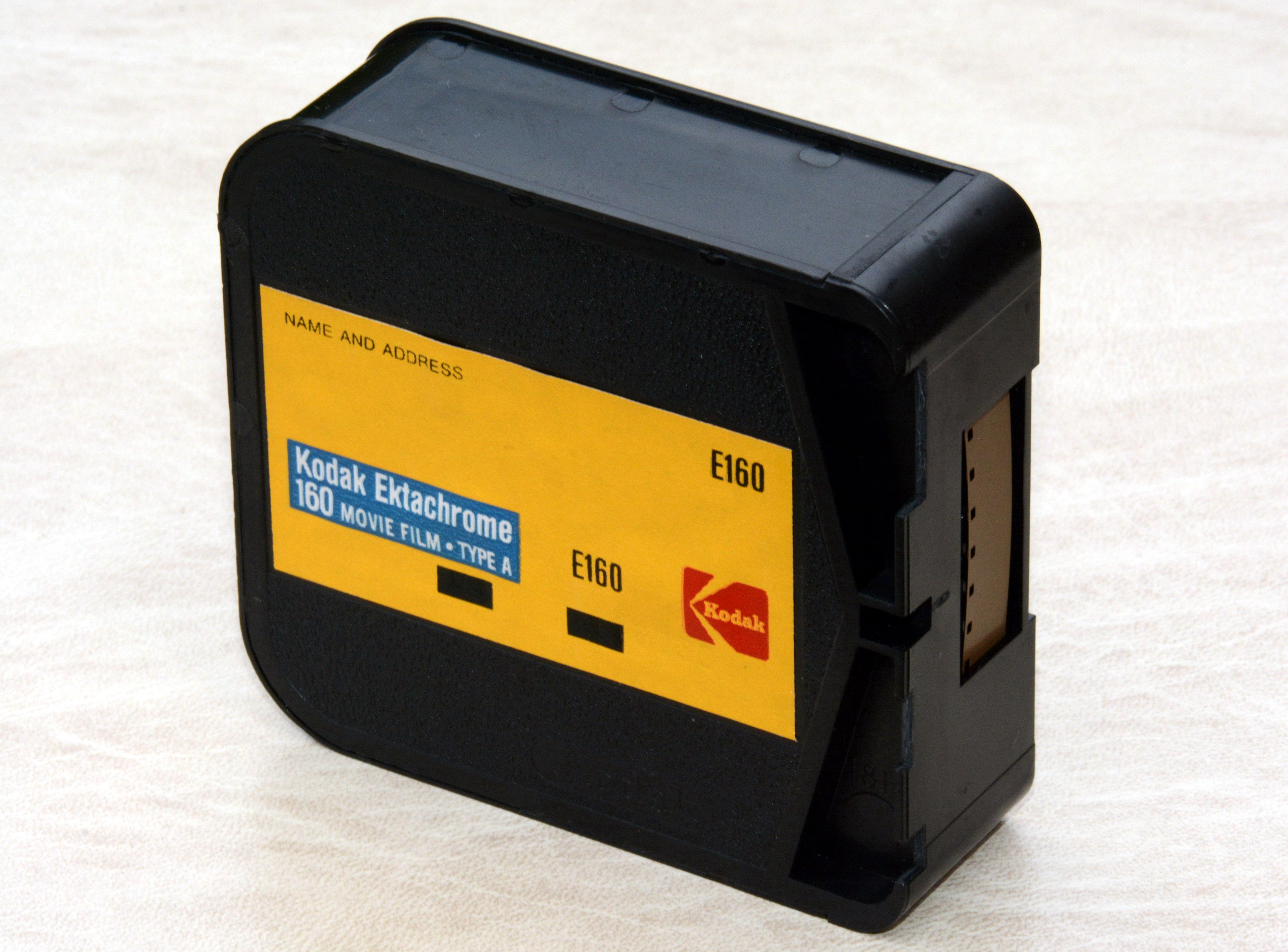 File:Kodak Ektachrome 160, Type A, Super 8 film cartridge 1.jpg