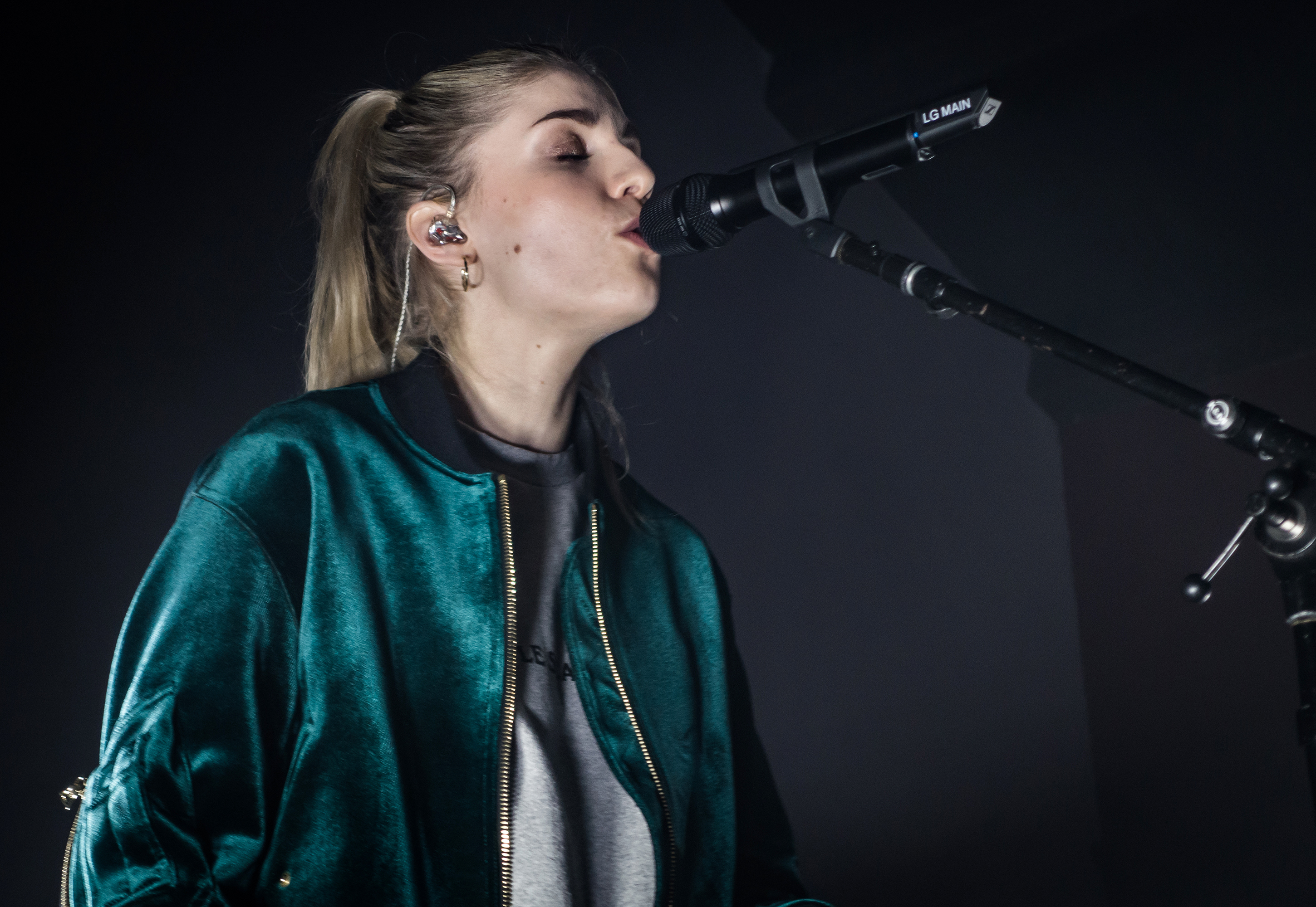 London grammar. London Grammar 2021. London Grammar фото. London Grammar официальный канал исполнителя. London Grammar - missing.