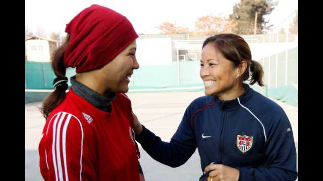 File:Lorrie Fair with Zahra Mahmoudi, Afghanistan captain.jpg