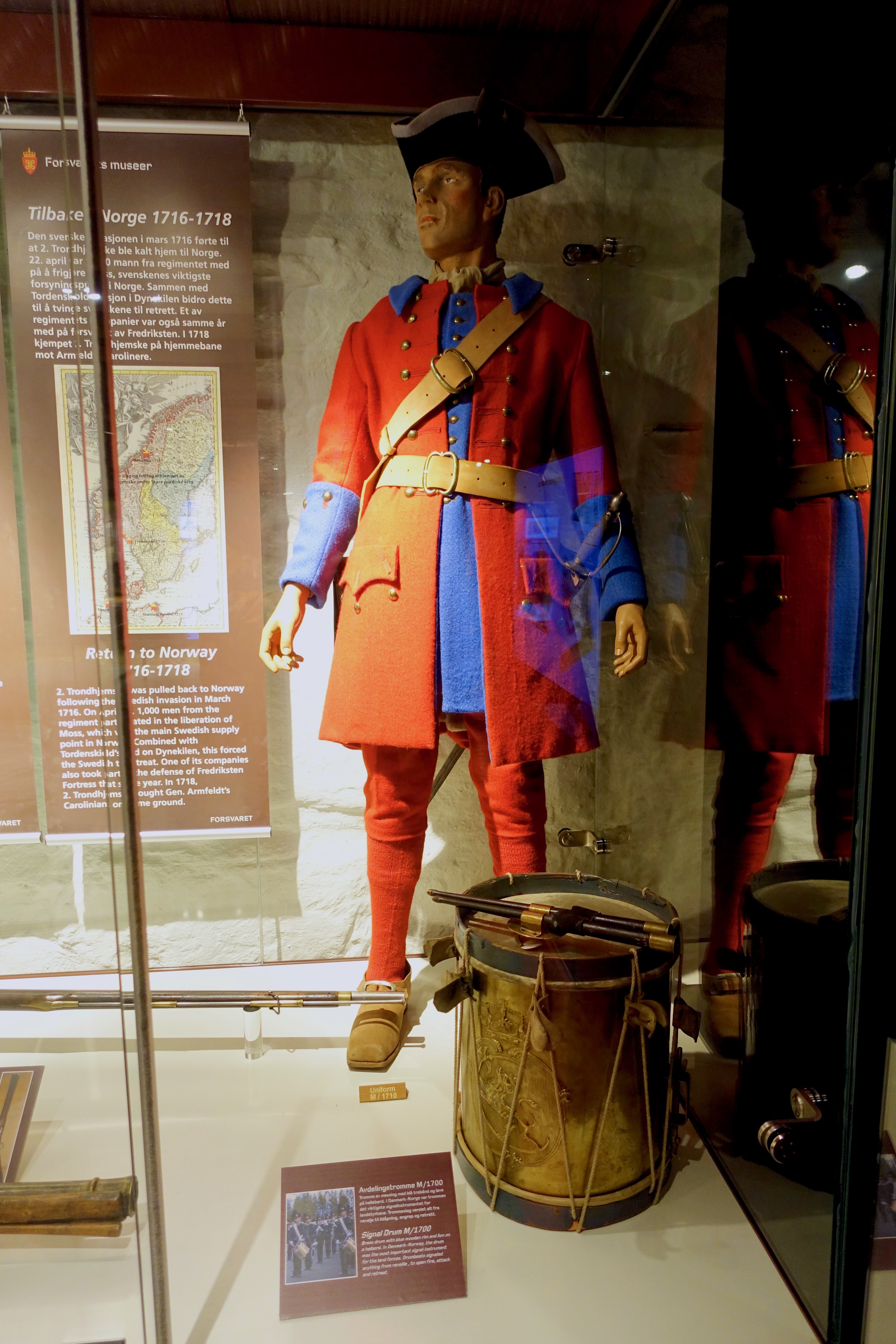 Konvention Snuble Lederen File:Norwegian military uniform 1710 Tricorne hat Justaucorps (våpenfrakk)  Great Nordic War Signal drum etc Rustkammeret Army and Resistance Museum  Trondheim Norway 2019-03-20 9483.jpg - Wikimedia Commons