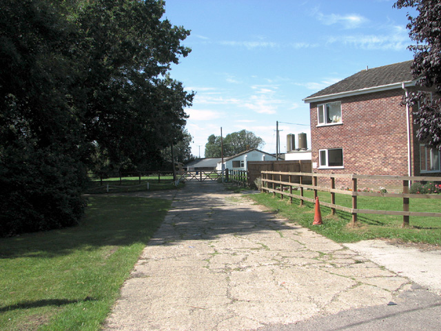 File:Old concreted road - geograph.org.uk - 4096245.jpg