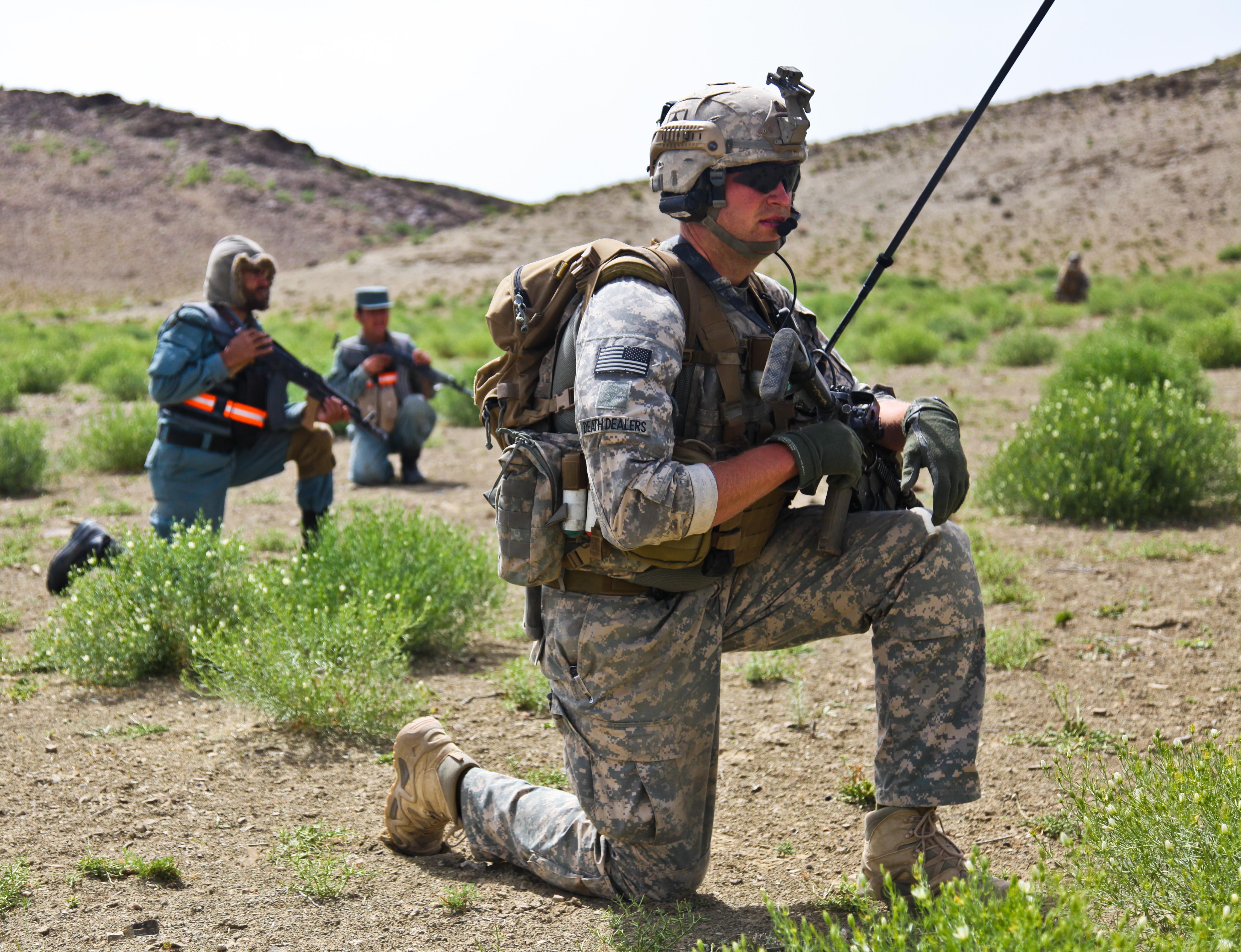 Combat top. Комбат в армии. Us Army ACU. Us Army ACU Afghanistan. Комбат в армии форма.