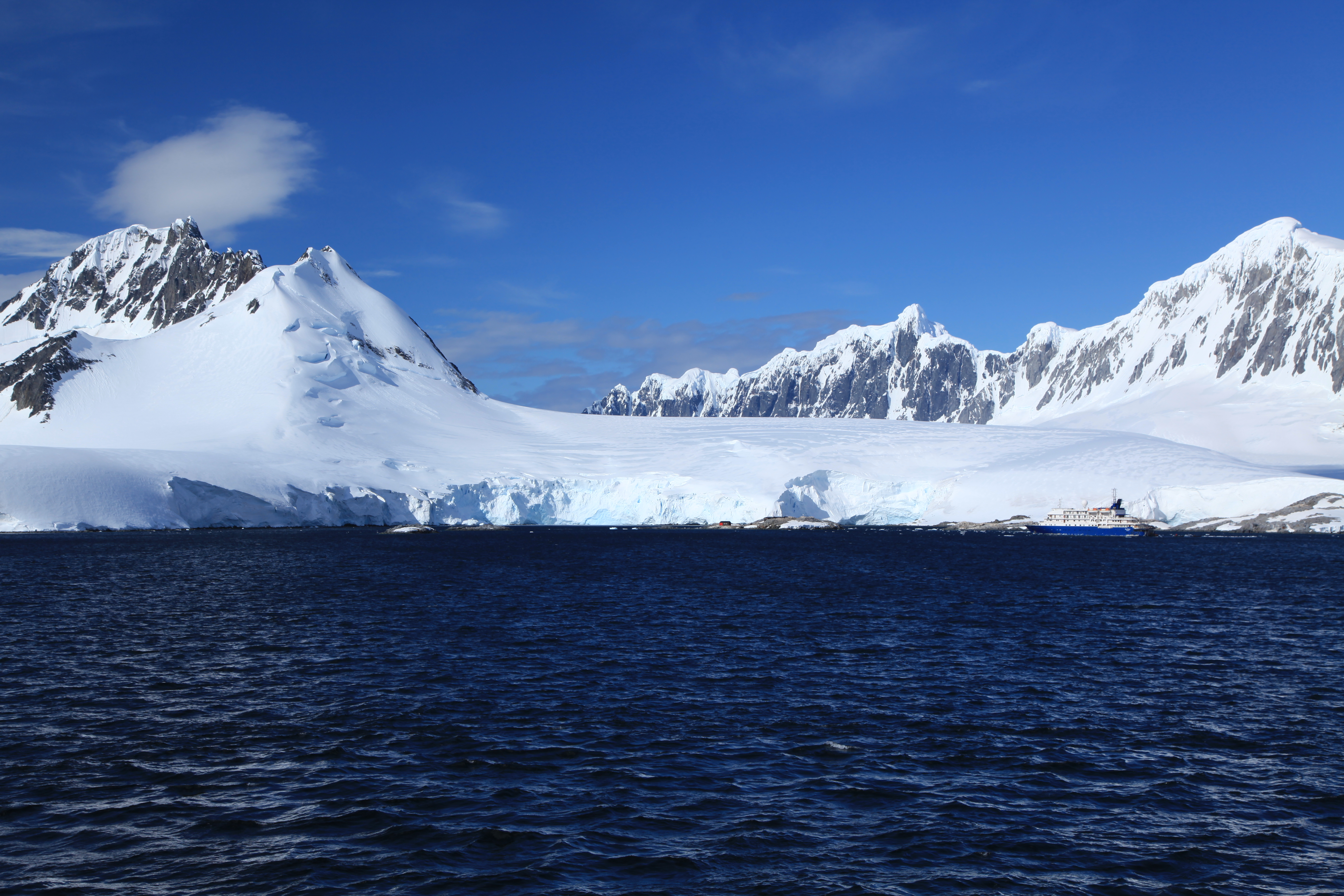 Остров в антарктиде