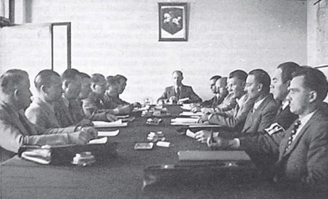 Datei:Session of the Provisional Government of Lithuania.jpg
