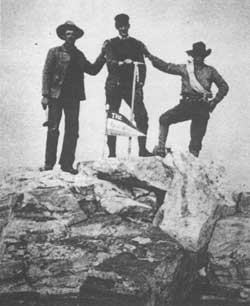 Фото, сделанное Уильямом Ауэном в 1898 году на вершине горы Гранд-Титон