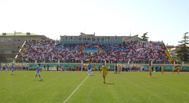 File:Stadio Marcello Torre.jpg