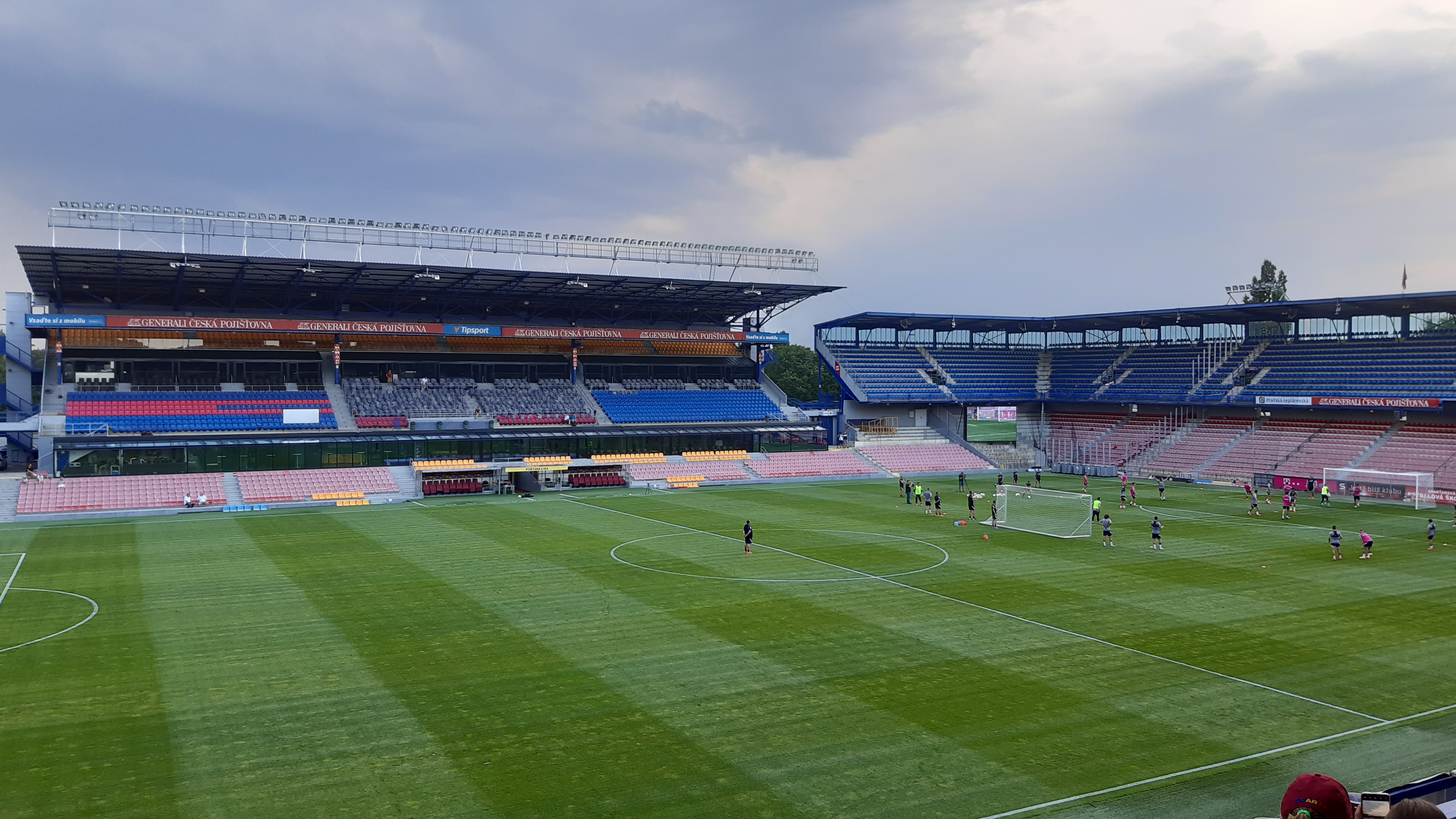 SK Slavia Praha right now 😂 - The Football Arena