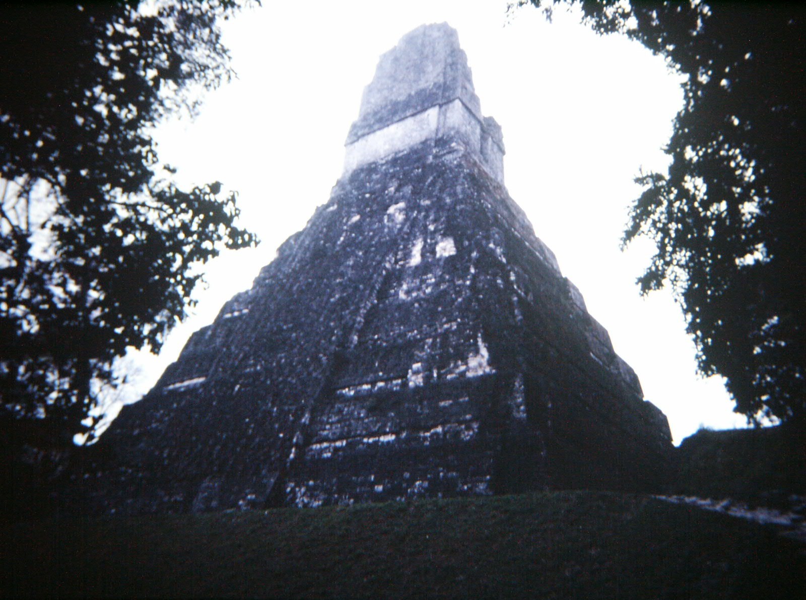 Пирамида 1 16. Пирамида 1 11 121. Пирамида 1 11 121 1331 14641. Дисней башня пирамиды в одной фото. Пирамида Тикаля вид с вершины фото.