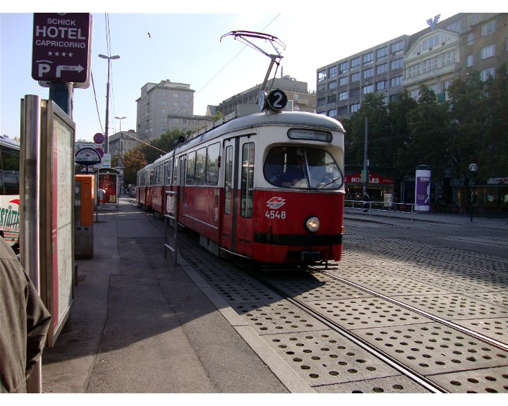 File:Vienna Street Car.jpg