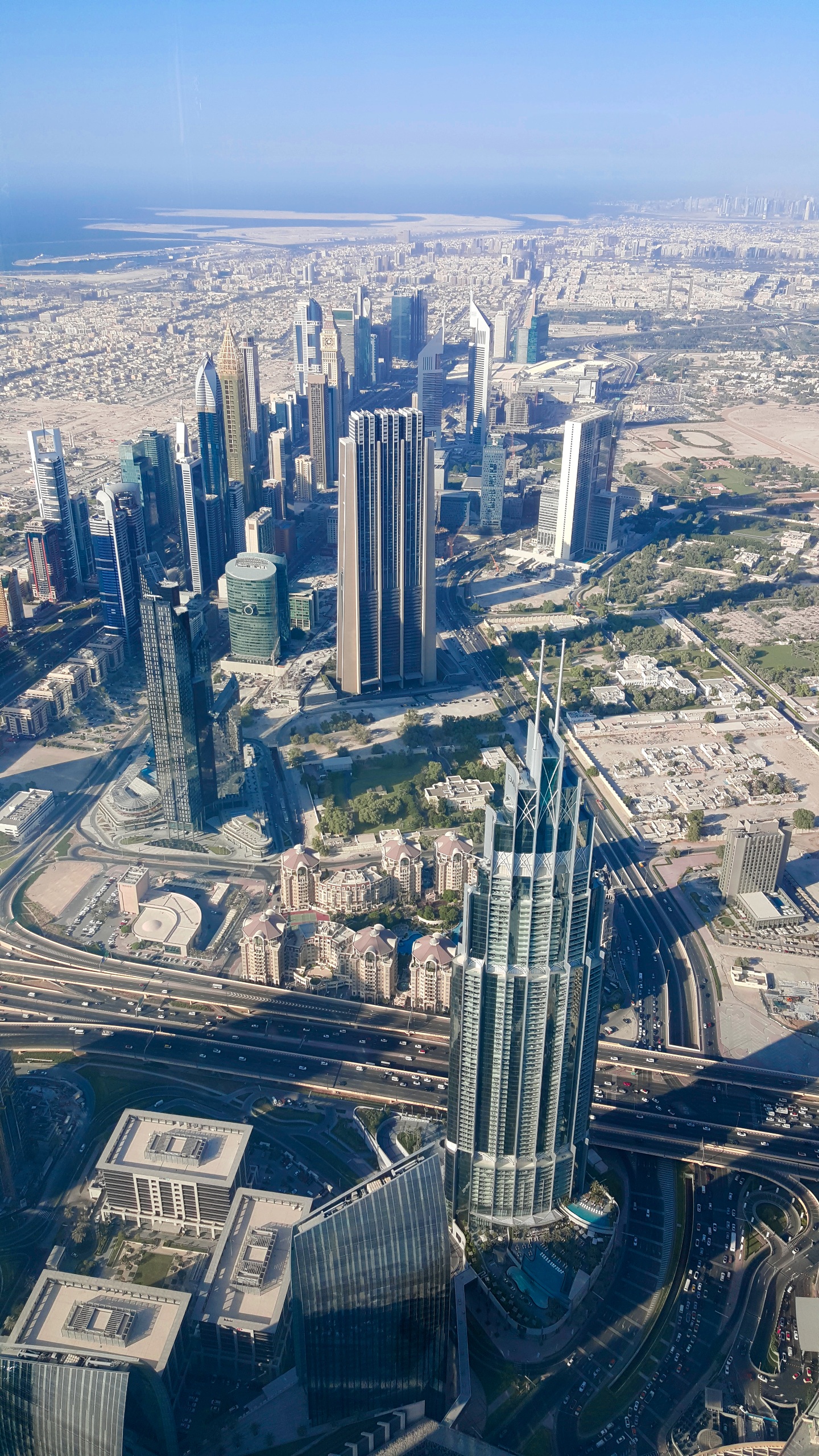 Бурдж халифа 148. Бурдж Халифа. Бурдж-Халифа Дубай 148 этаж. 125 Этаж Бурдж Халифа. Вид с 148 этажа Бурдж Халифа.