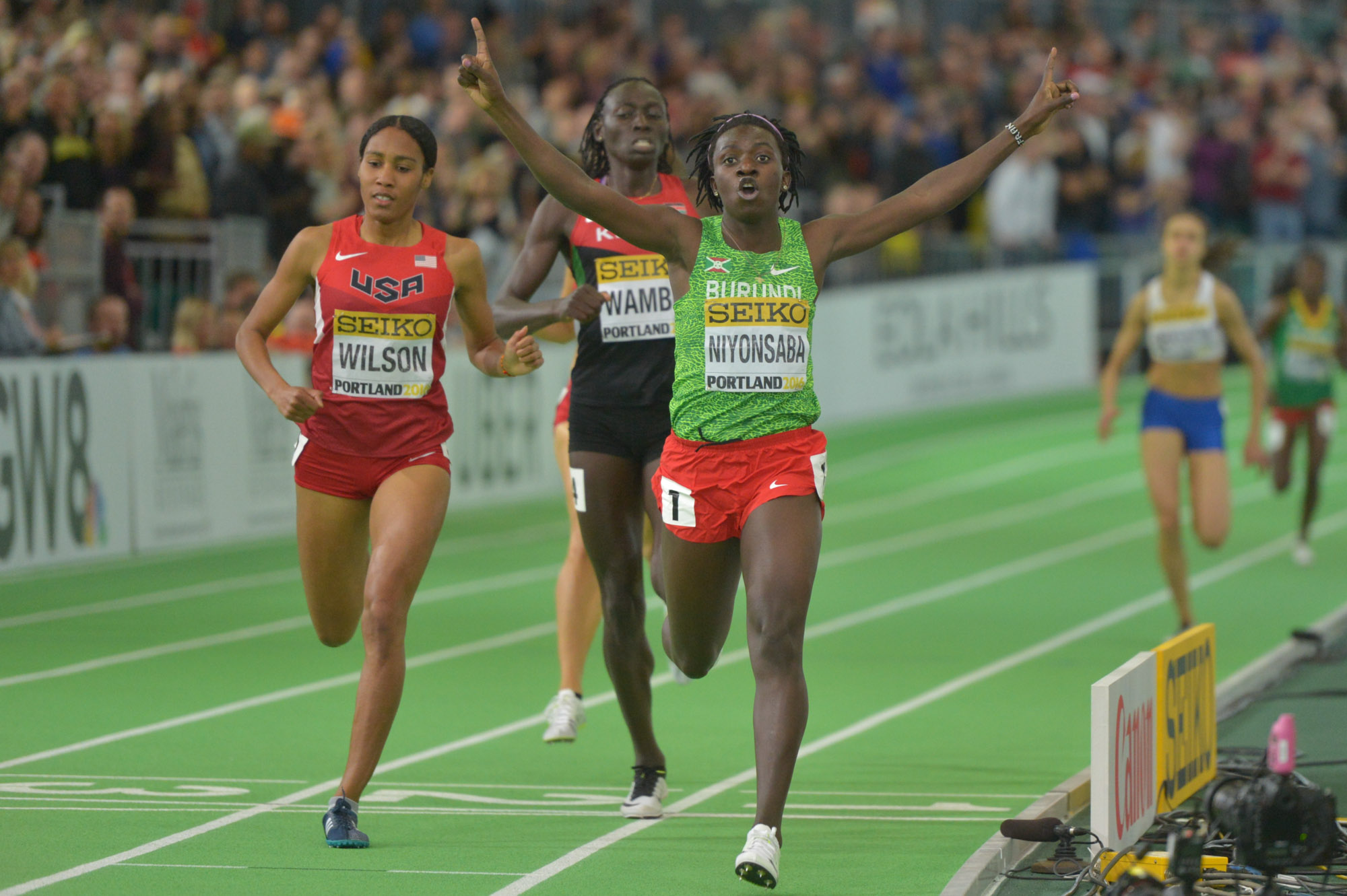 Finish of the final Women's 800 metres Portland 2016.jpg