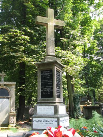 File:2010.07.16. Cracow Rakowicki Cemetery Zygmunt Michalowski's funeral 03.JPG