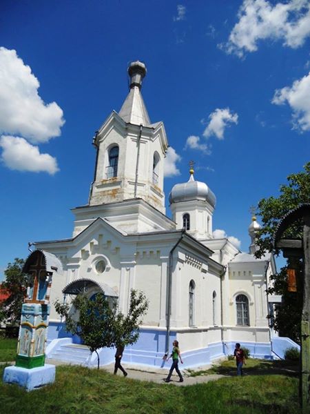 File:AIRM - Biserica Sfânta Paraschiva din Mîrzești - mai 2014 - 790201807671241.jpg