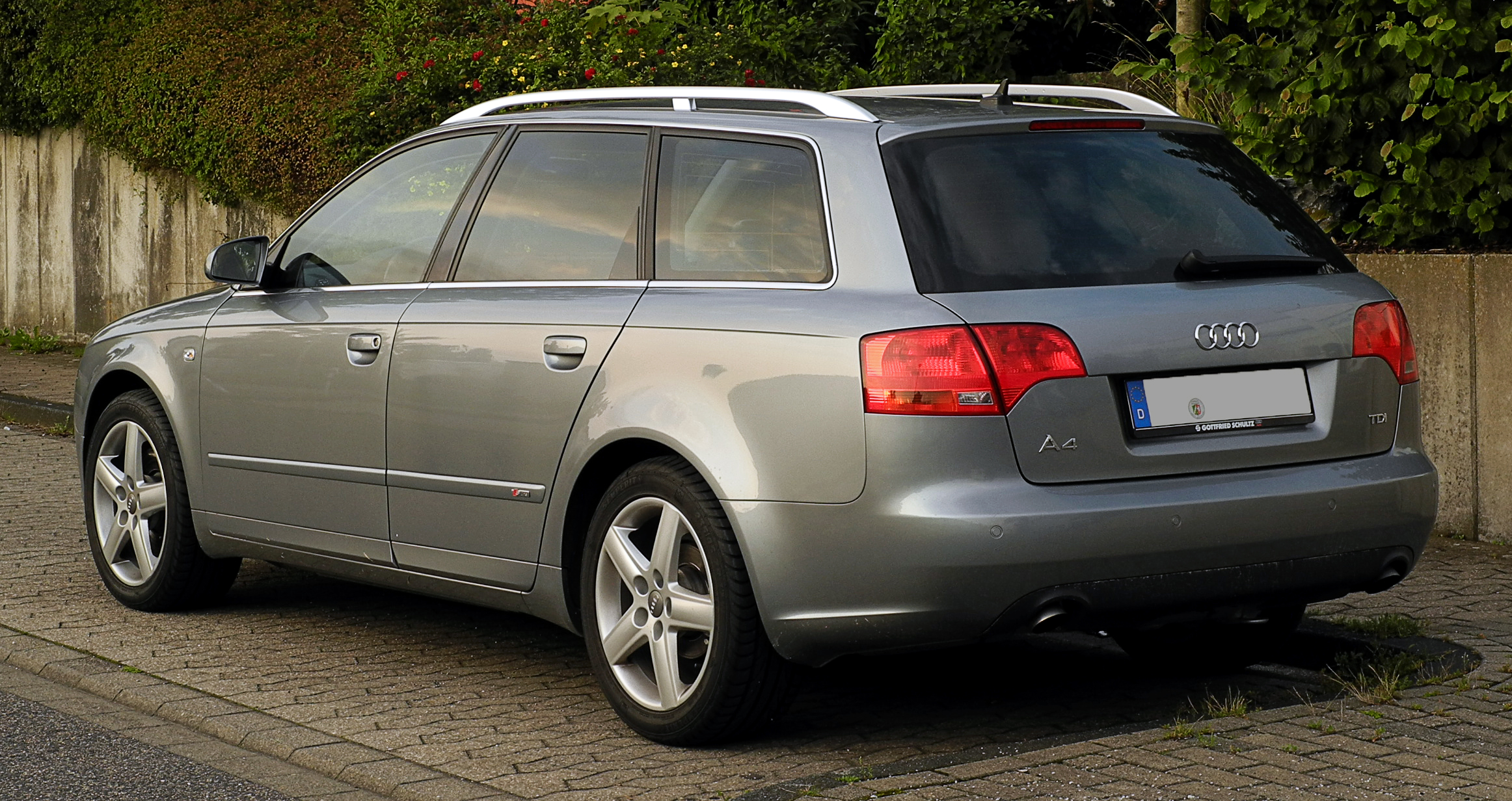 File:Audi A4 Avant TDI S-line (B7) – Heckansicht, 15. August 2011 ...