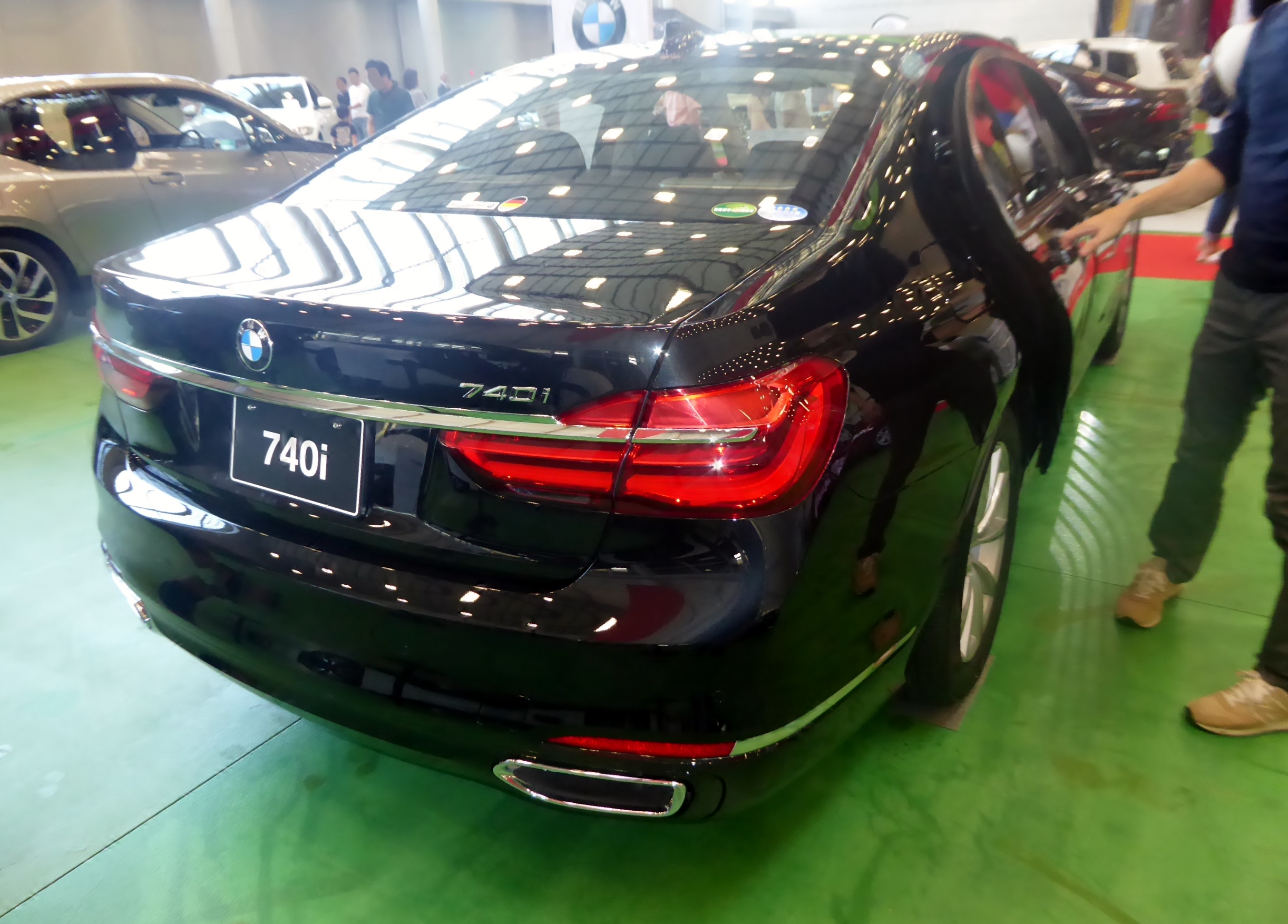 File:BMW 740i (G11) rear.jpg - Wikimedia Commons