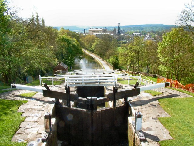 File:Bingley from top of Five Rise Locks - geograph.org.uk - 603202.jpg