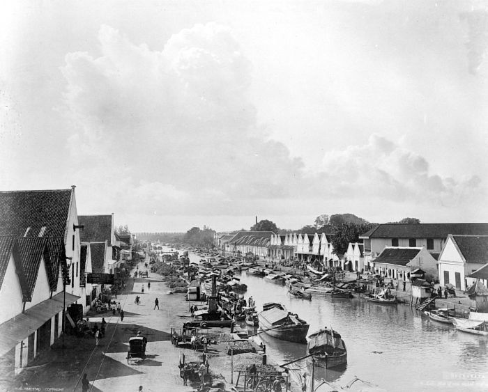 File:COLLECTIE TROPENMUSEUM Gezicht op de Kali Mas vanaf Seinstation Soerabaia TMnr 10014817.jpg