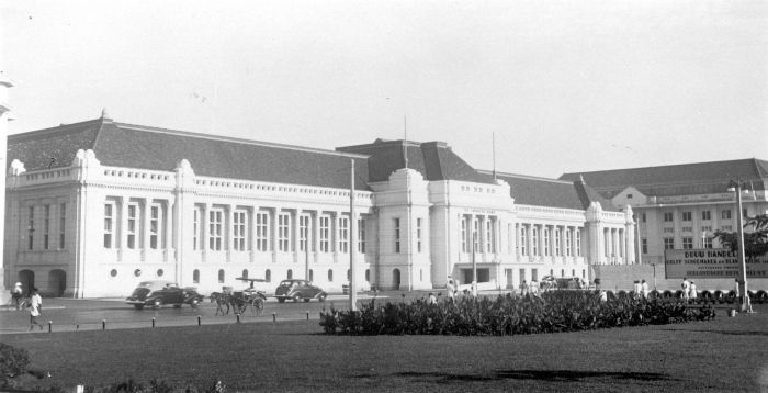 File Collectie Tropenmuseum Kantoren Van De Javasche Bank En De Nederlandsch Indische Escompto Maatschappij Batavia Tmnr Jpg Wikimedia Commons