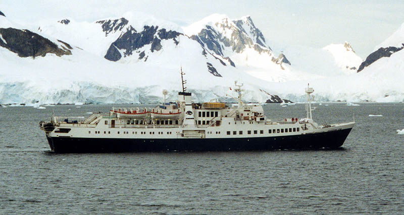 File:Caledonian Star in Paradise Bay.jpg