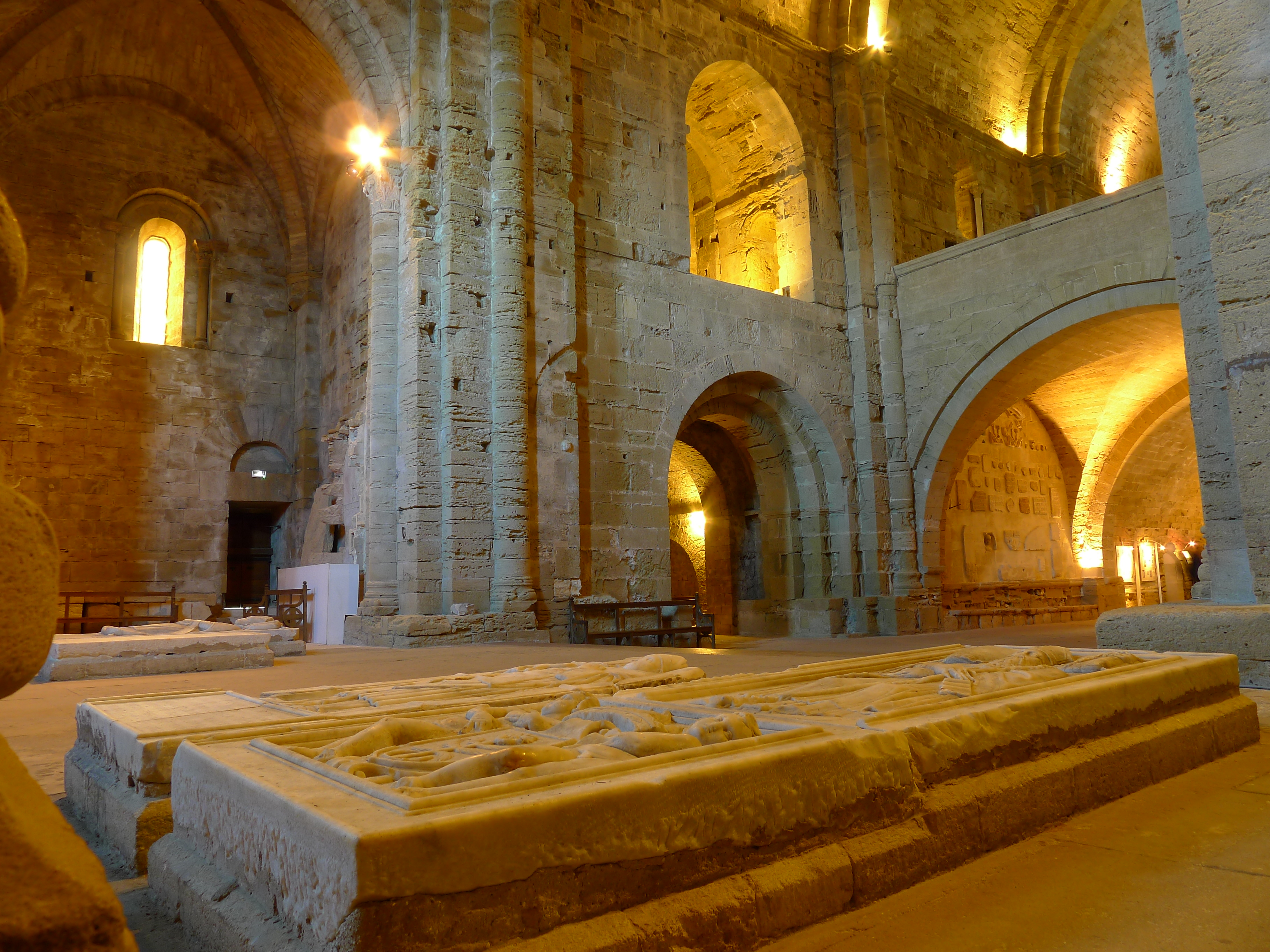 File:Cathédrale Saint-Pierre de Villeneuve-lès-Maguelone.jpg - Wikimedia  Commons