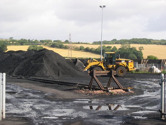 File:Coal loading depot, Inverkeithing - geograph.org.uk - 42443.jpg