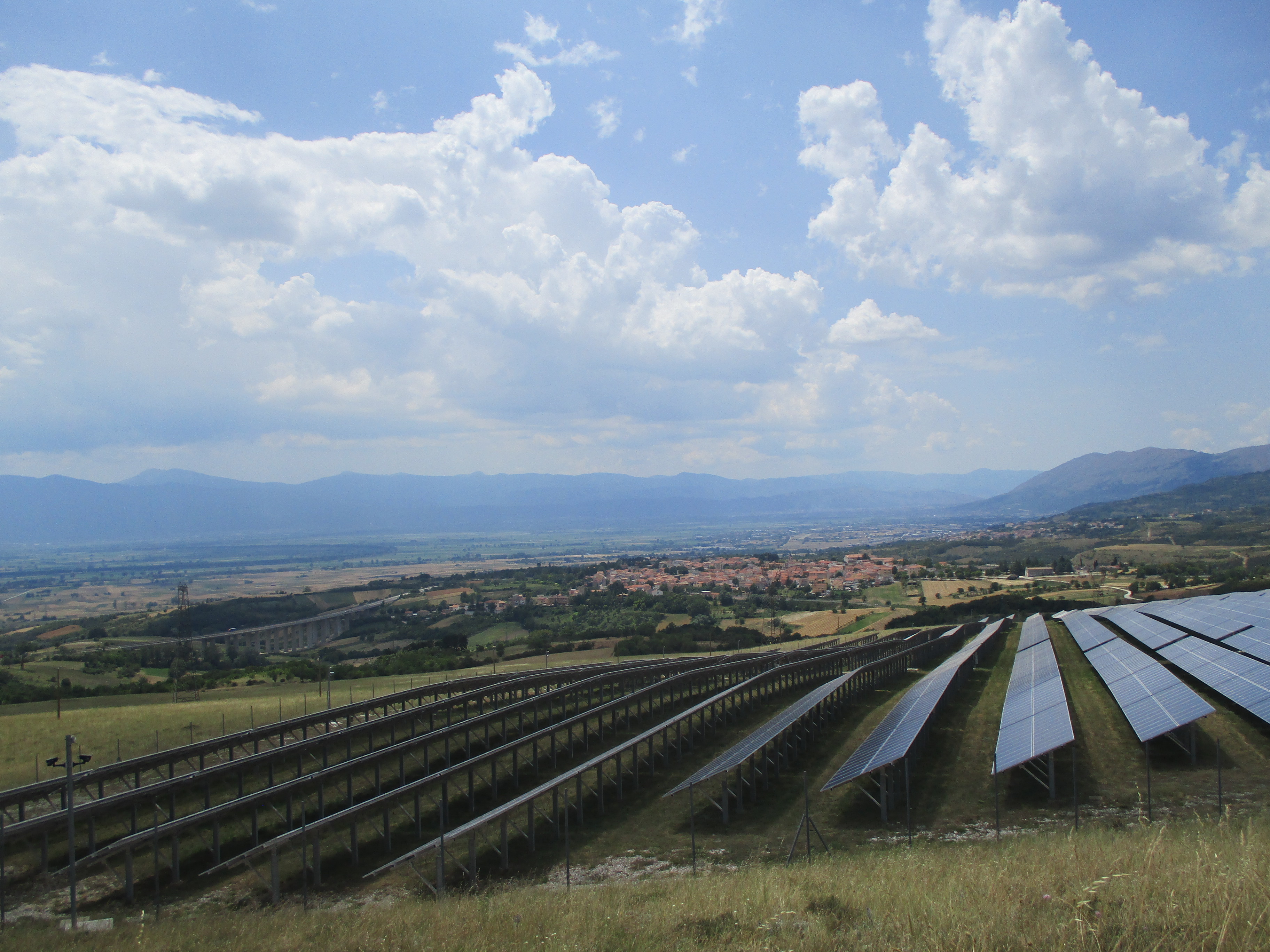 File:Collarmele fotovoltaico.jpg - Wikimedia Commons