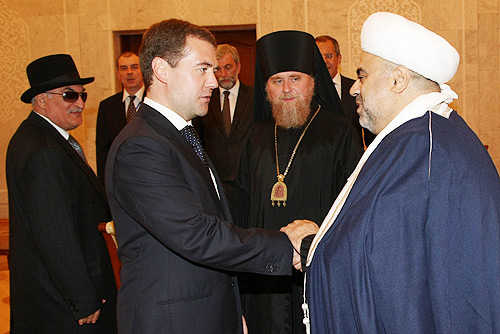 File:Dmitry Medvedev in Azerbaijan 3 July 2008-9.jpg