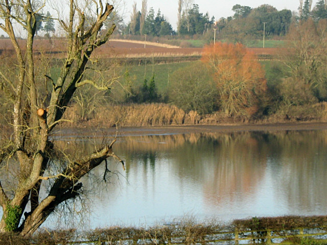 Durleigh Reservoir in autumn - geograph.org.uk - 1076102