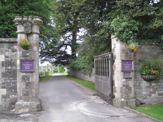 File:Entrance to Thornbury Castle Hotel - geograph.org.uk - 2084557.jpg