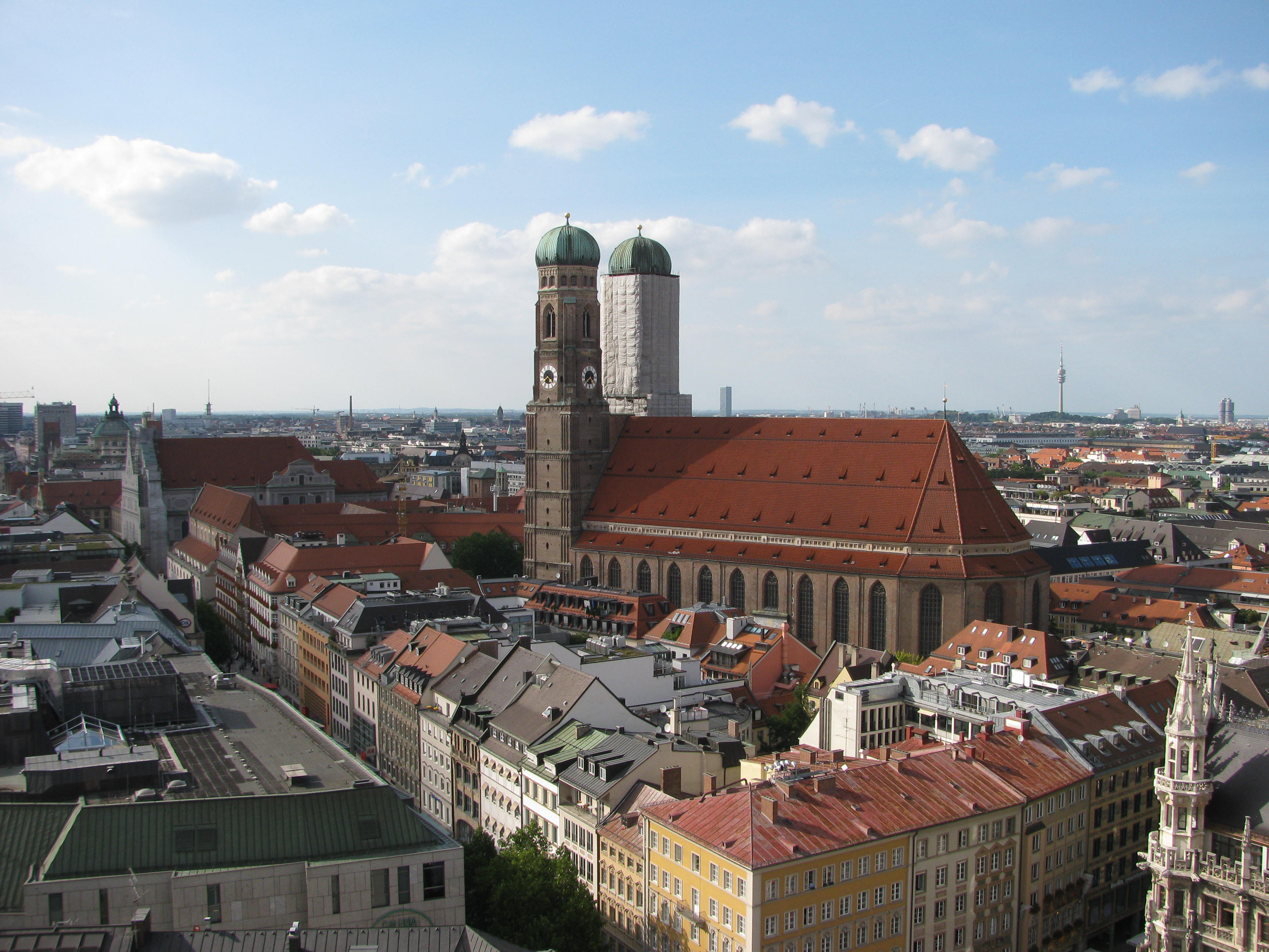 Muenchen germany. Мариенкирхе Мюнхен. Смотровая площадка Фрауэнкирхе. Мюнхен панорама. Германия мюнхель.