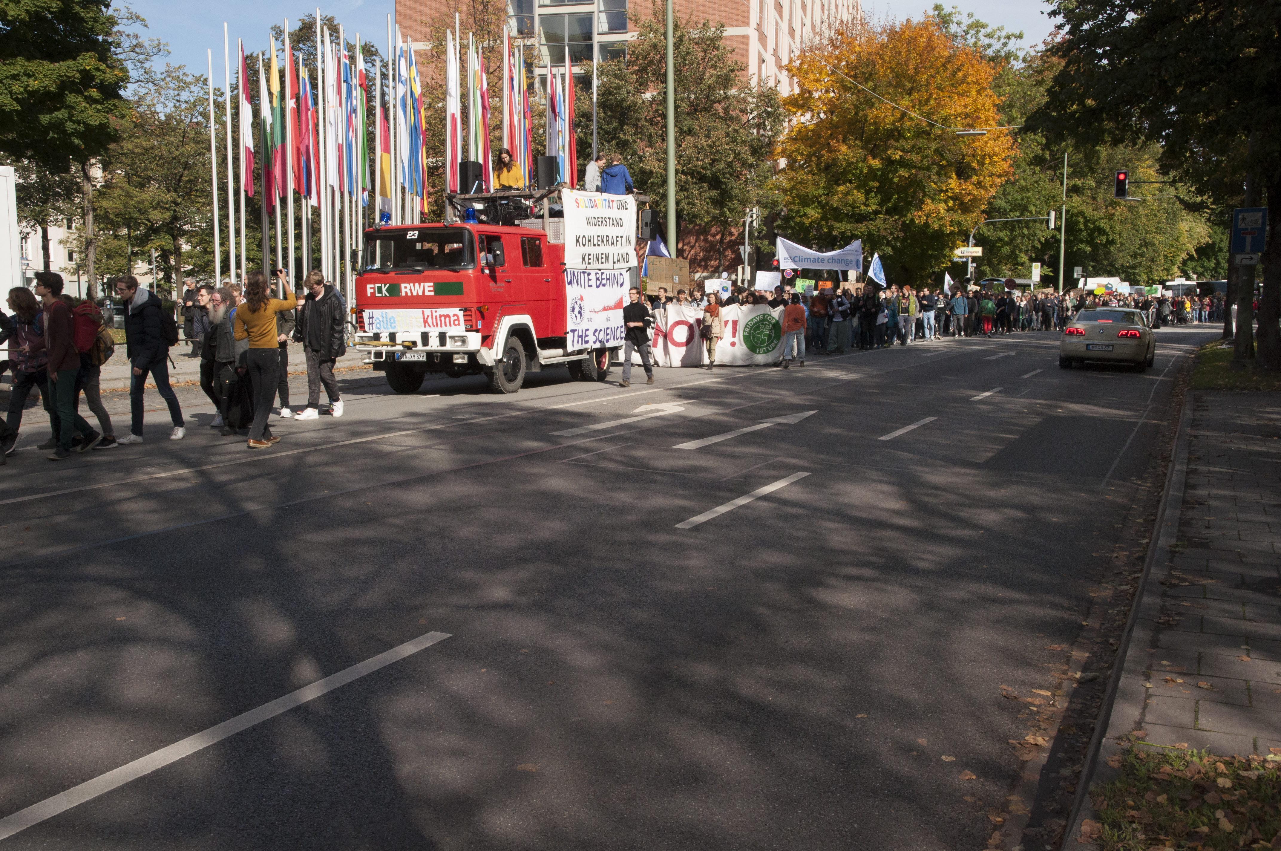 Ереван ул Аршакуняц. Он нам не царь 5 мая 2018 фотоархив с митинга.