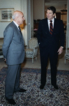 File:Geoffrey Swaebe and Ronald Reagan.jpg