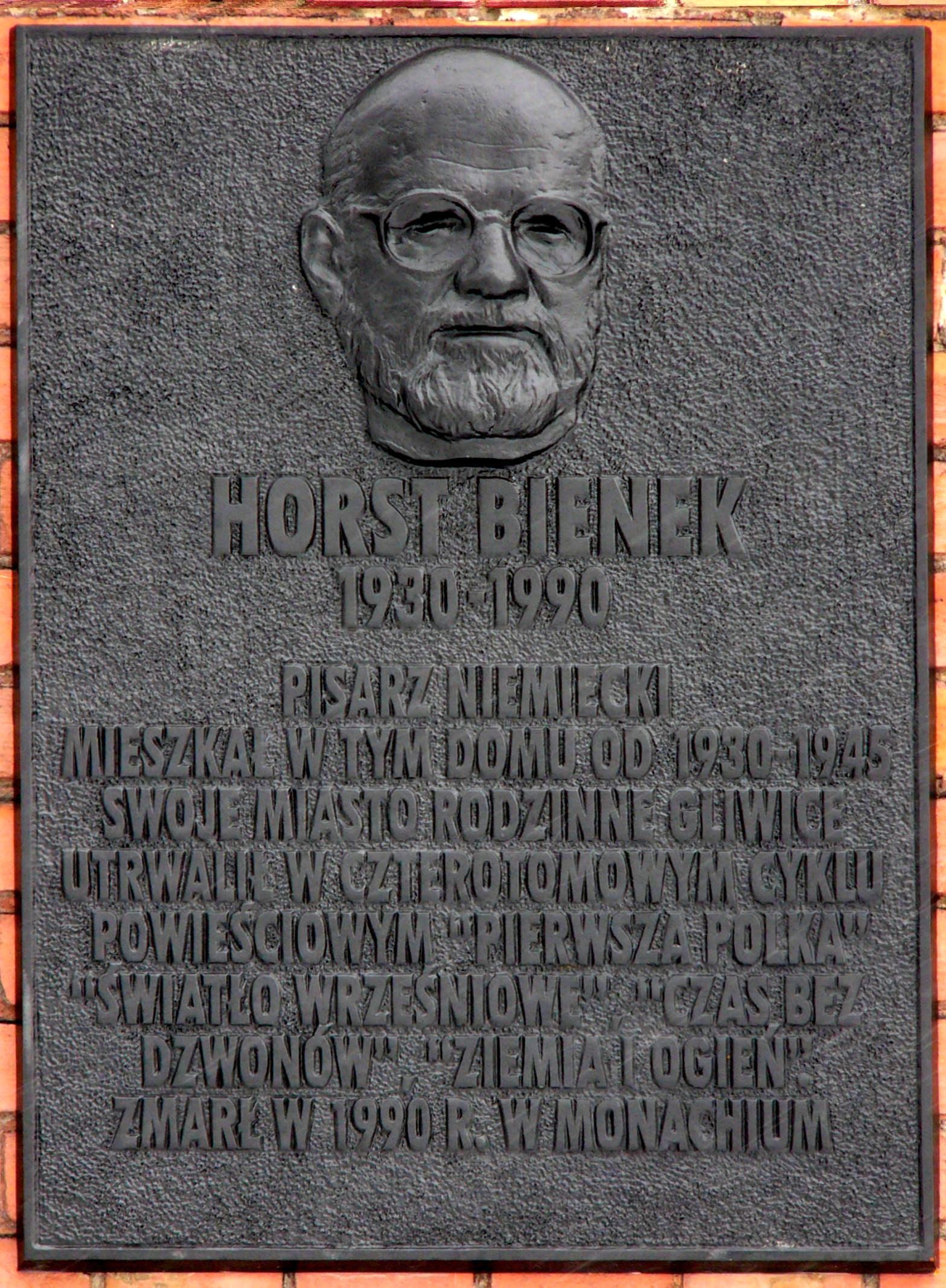 Plaque on the house in which Horst Bienek was born (in Polish)