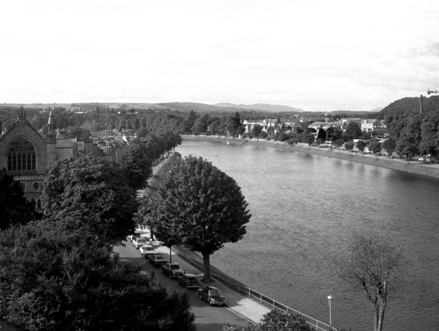 File:Inverness, the river upstream from the Castle - geograph.org.uk - 477519.jpg